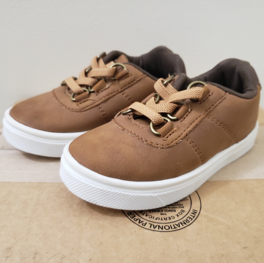 Oomphies "Wyatt" Sneakers. Toddler size 7c. Brown/ White
